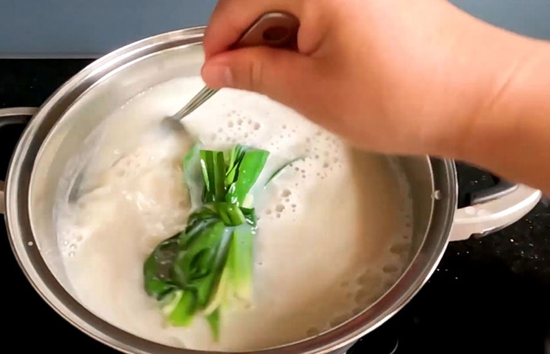 C&aacute;ch l&agrave;m sữa hạt sen cho b&eacute; - 01