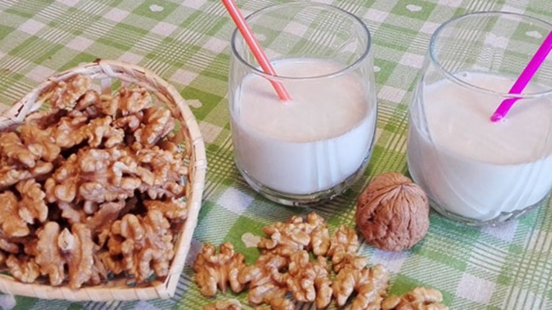 cách làm sữa óc chó hạt chia 5