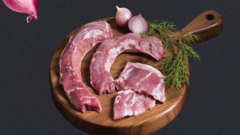 Chuẩn bị nguyên liệu làm thịt dải nướng riềng mẻ