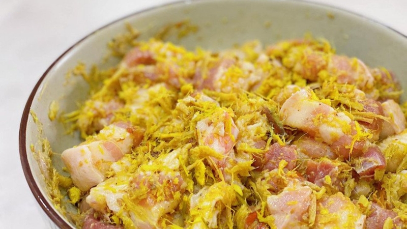 Ướp thịt dải với riềng mẻ