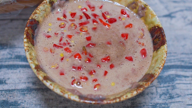 Pha nước chấm mắm tôm chanh ớt