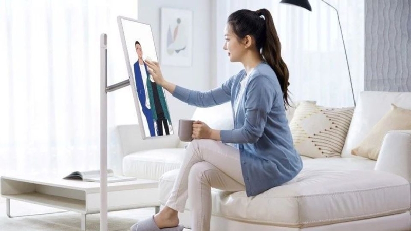 LG StanbyME cho phép bạn thoải mái thưởng thức nội dung ở mọi tư thế và góc nhìn yêu thích