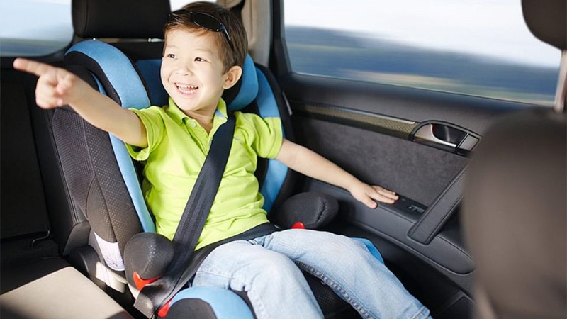 Các loại ghế ô tô cho bé từ 4 đến 7 tuổi
