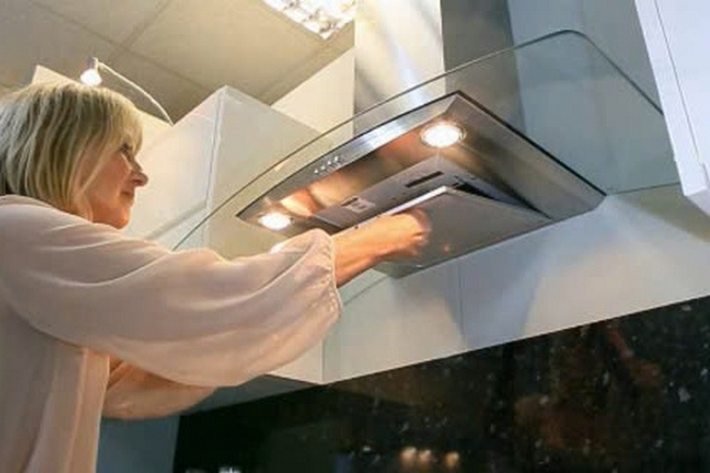 cách lắp máy hút mùi kính cong ảnh 5