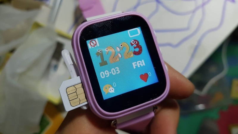 cách lắp sim đồng hồ thông minh trẻ em hình 3