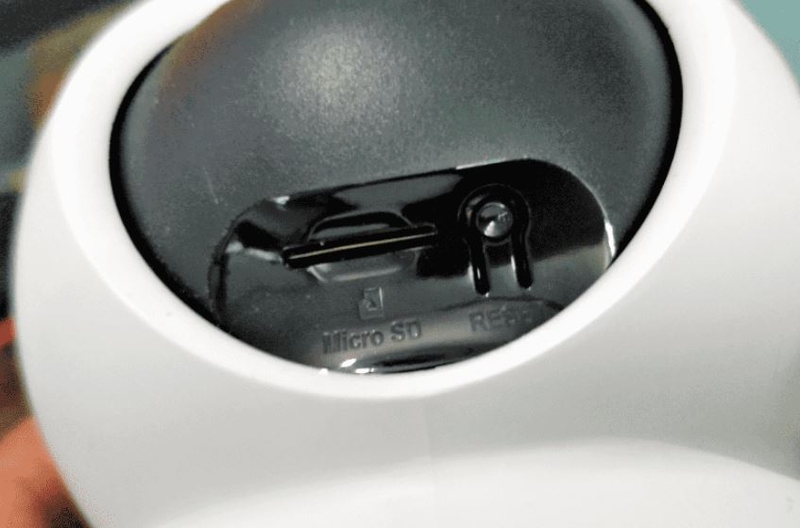 cách lắp thẻ nhớ vào camera Ezviz 3