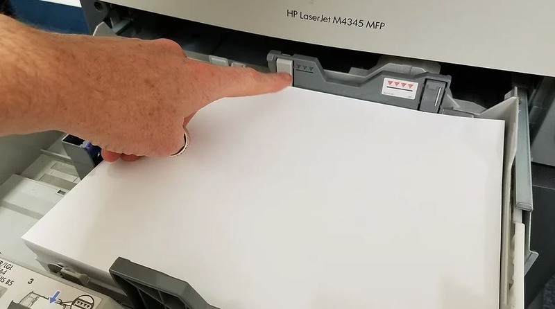 cách lấy giấy bị kẹt trong máy in HP LaserJet 2