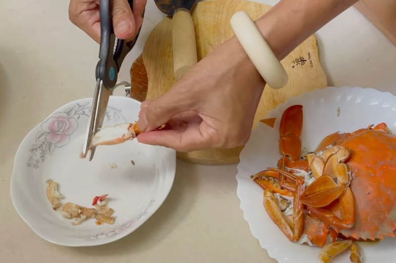 cách lấy thịt cua (ảnh 4)