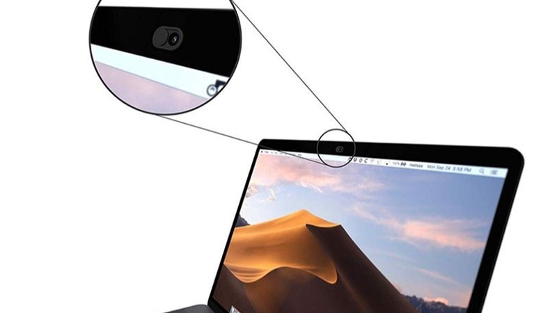 Đèn LED màu xanh bên cạnh camera sáng lên