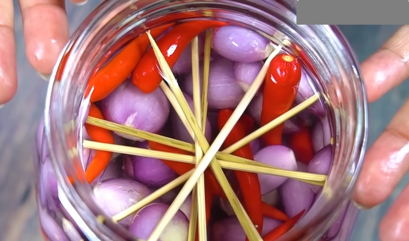 Cách muối dưa hành hình 6