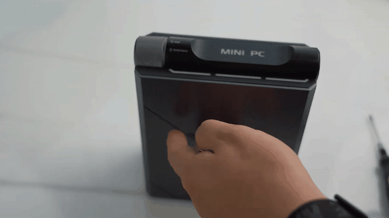 Lắp lại nắp Mini PC sau khi hoàn tất