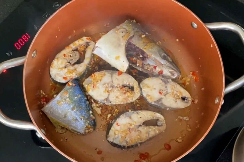 Chiên cá cam