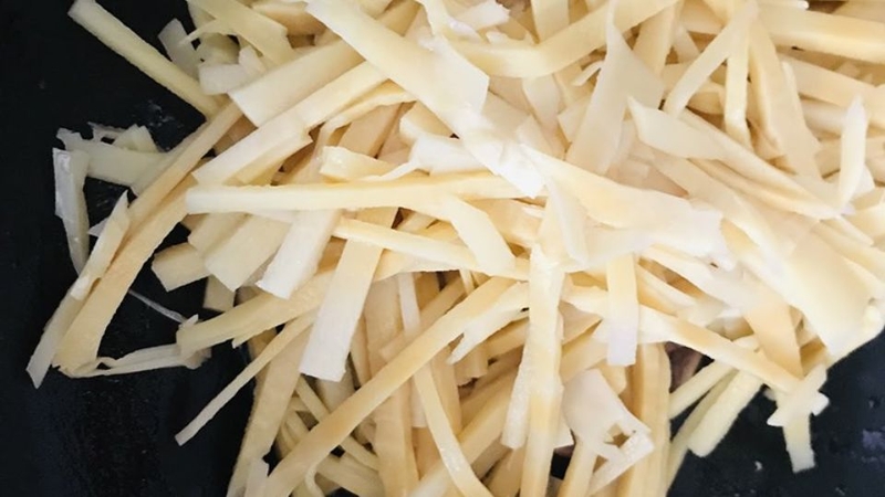 Bước 4: Xào măng
