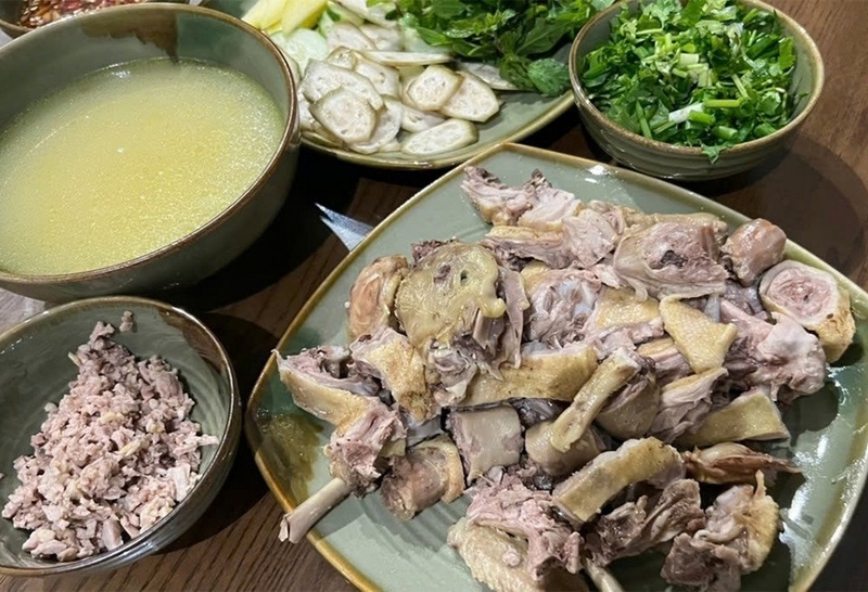 Cháo vịt đậu xanh nóng hổi, thơm ngon