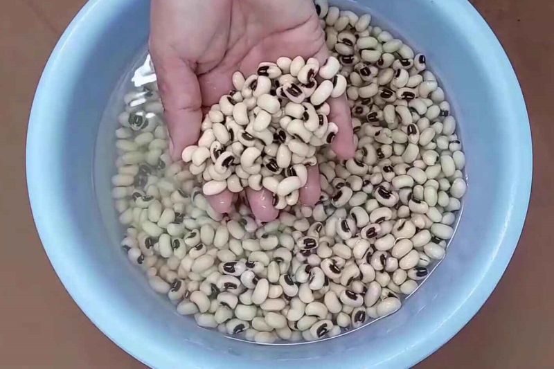 Cách nấu chè đậu trắng bằng nồi cơm điện 2