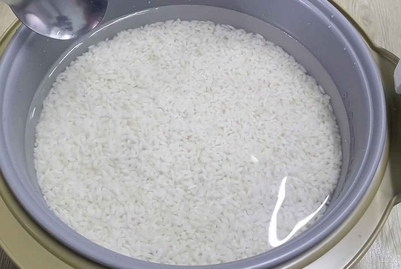 Cách nấu chè đậu trắng bằng nồi cơm điện 6