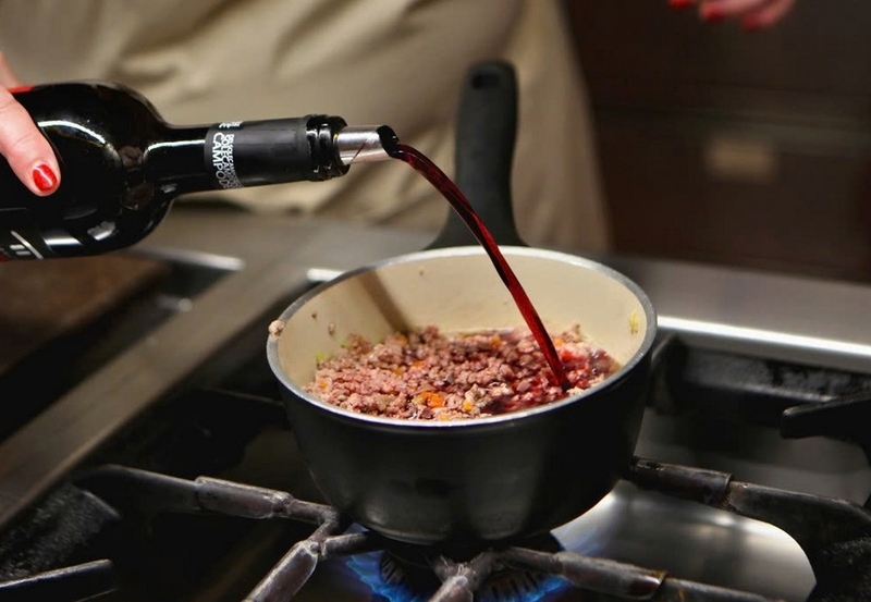 cách nấu gân bò sốt vang ảnh 1