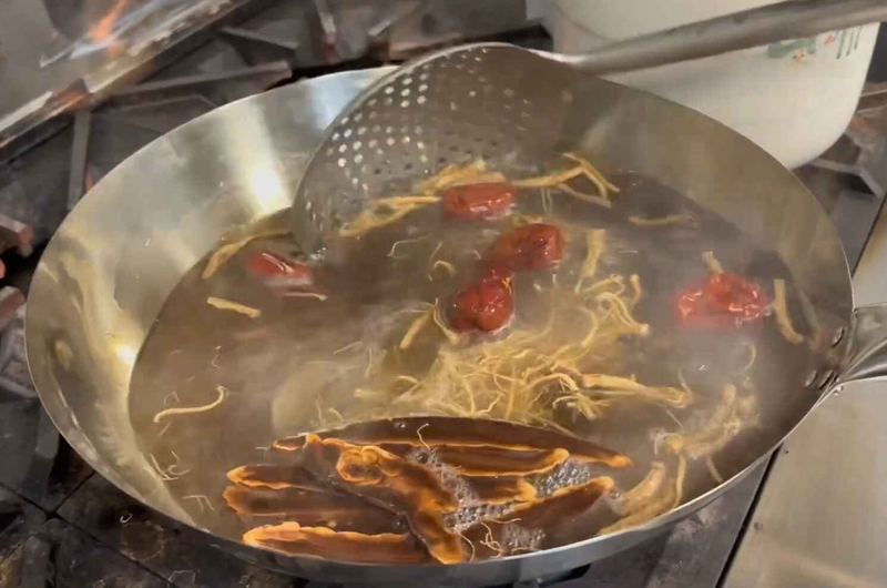 cách nấu hải sâm hầm thuốc bắc 7