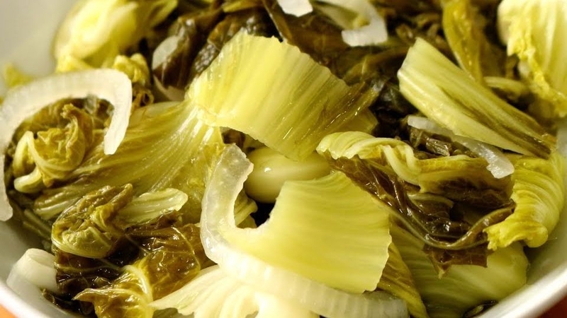 Bước 3: Sơ chế dưa chua
