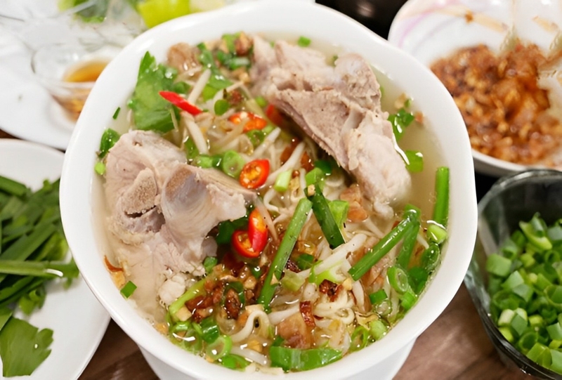 Tại sao bạn nên tự nấu hủ tiếu xương tại nhà?
