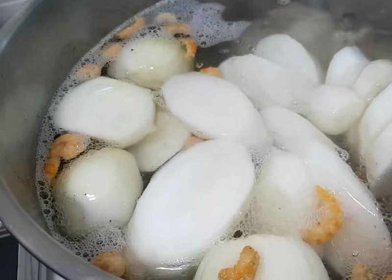 Hầm xương lấy nước dùng