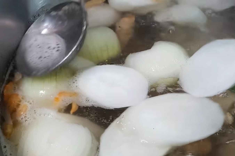 Thường xuyên vớt bọt