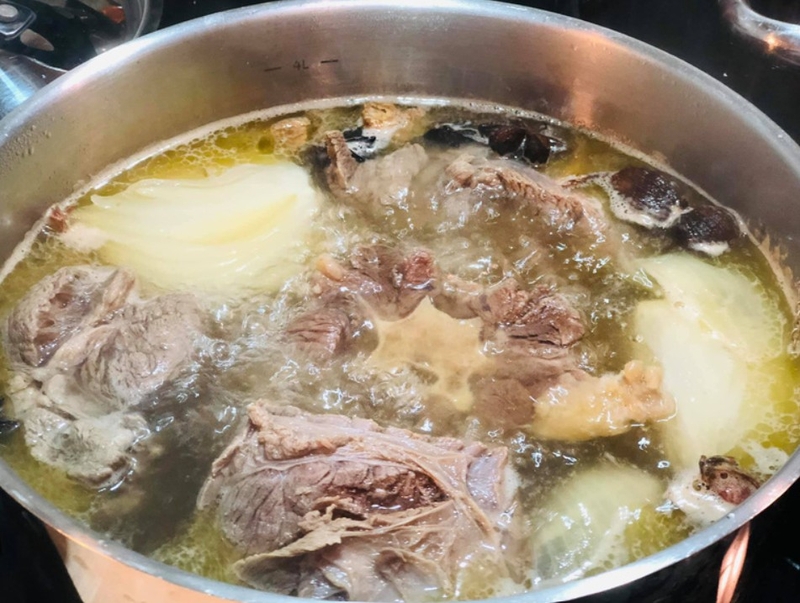 Cách nấu lẩu sườn bò và lẩu xương bò 6
