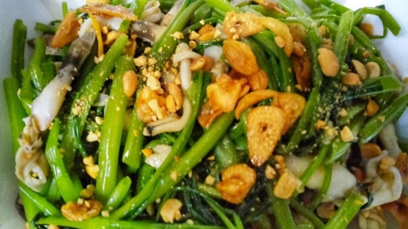 Ốc xào rau muống