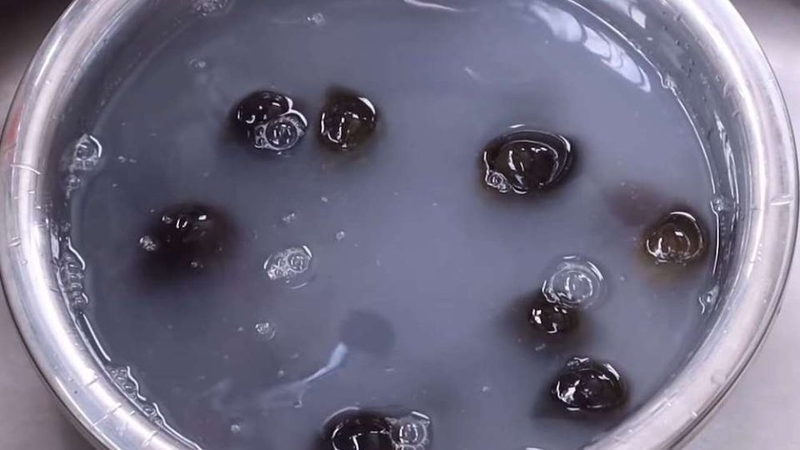 Bước 1: Sơ chế ốc