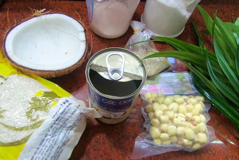 Chuẩn bị nguyên liệu làm xôi hạt sen