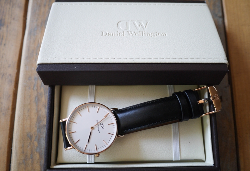 Cách nhận biết đồng hồ DW chính hãng (ảnh 4)