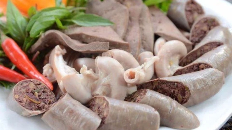 Lòng lợn ăn với gì ngon?