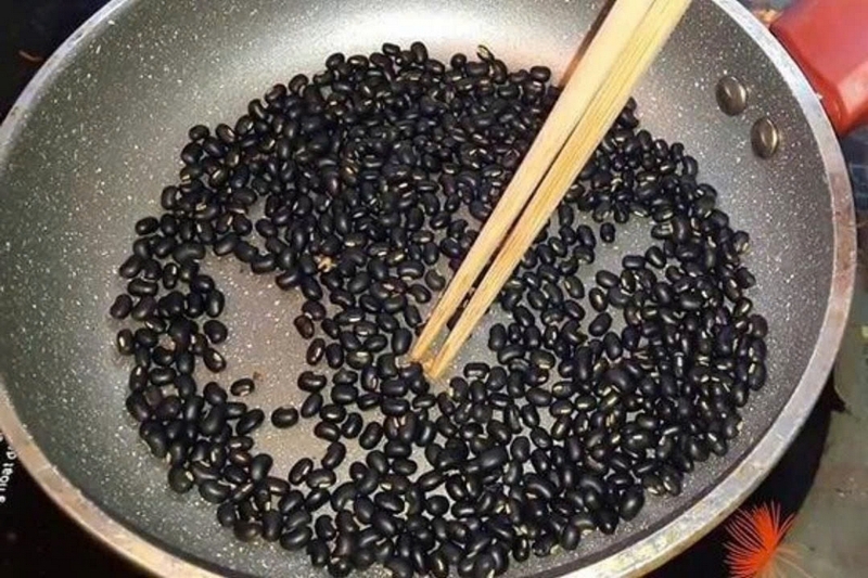 Cách rang đậu đen ảnh 4