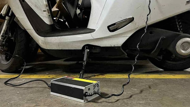 cách sạc pin xe máy điện đúng cách 4