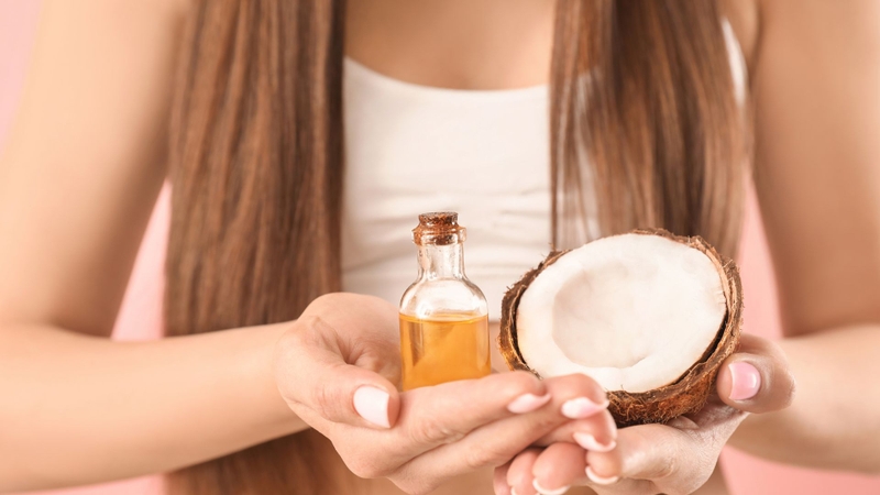Lợi ích của dầu dừa với mái tóc