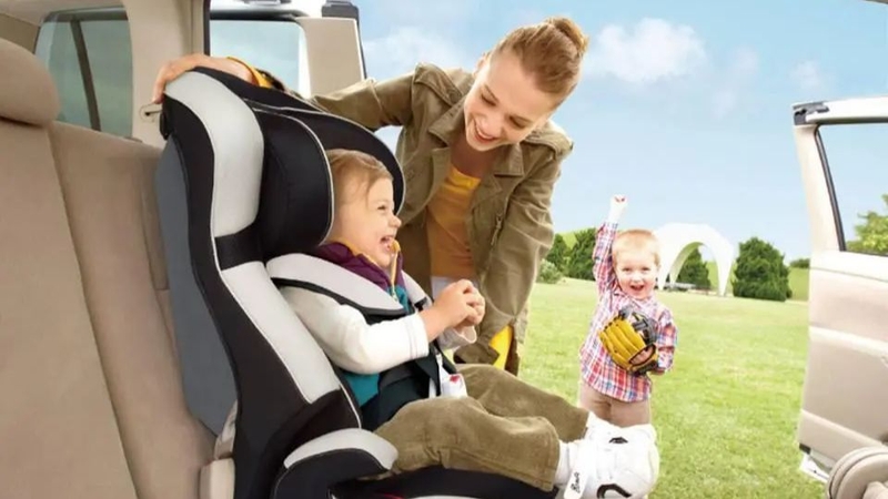 Lựa chọn ghế ô tô phù hợp với độ tuổi và cân nặng