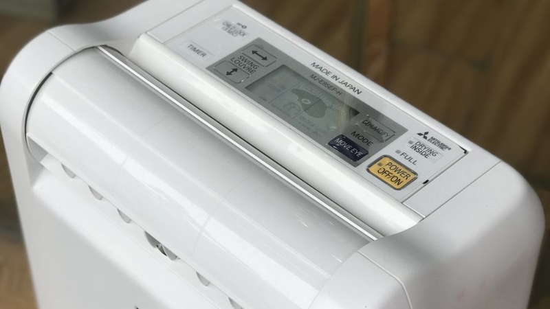 c&aacute;ch sử dụng m&aacute;y h&uacute;t ẩm Mitsubishi 4