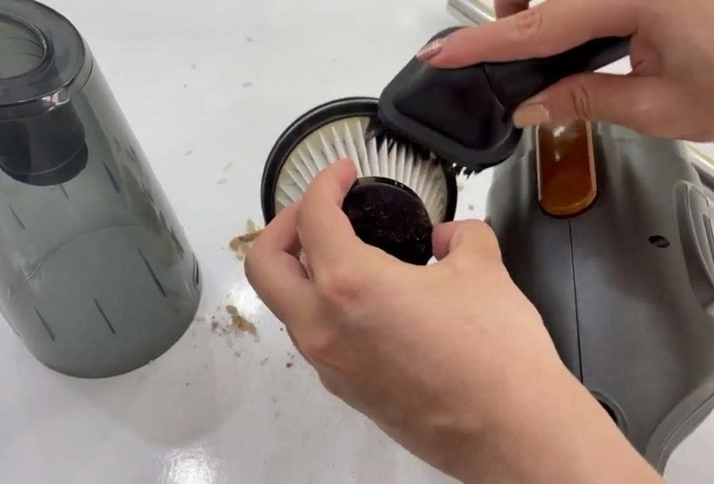 cách sử dụng máy hút bụi mini ảnh 4