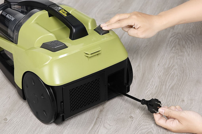 C&aacute;ch sử dụng m&aacute;y h&uacute;t bụi Panasonic 3