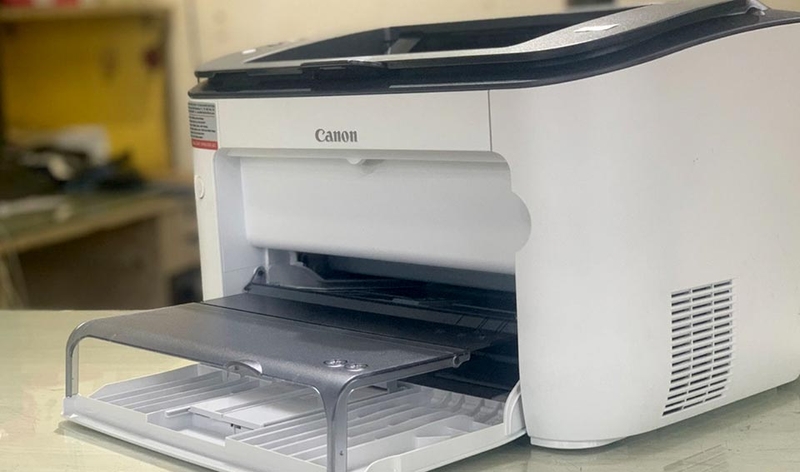 Kiểm tra khay giấy và cơ chế nạp giấy của máy in Canon LBP 6230