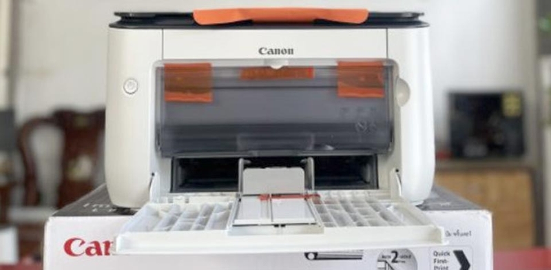 Bản in sắc nét xuất ra từ khay giấy của máy in Canon LBP 6230