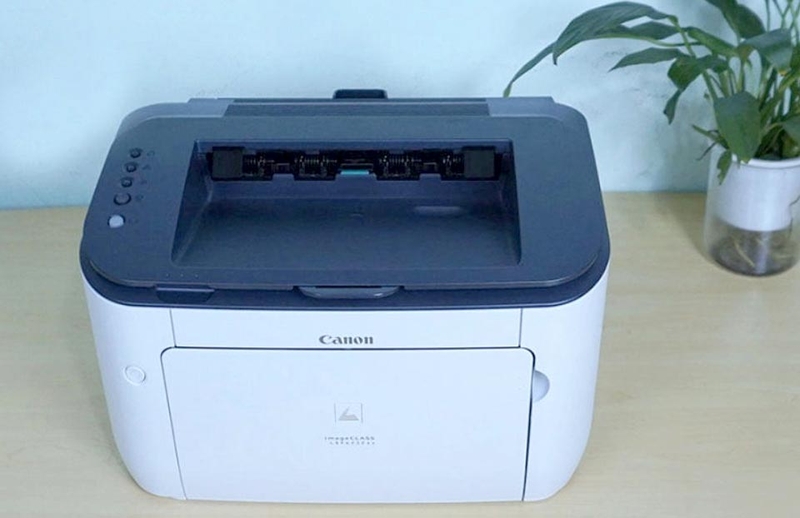 Vị trí nút nguồn và bảng điều khiển đơn giản của máy in Canon LBP 6230