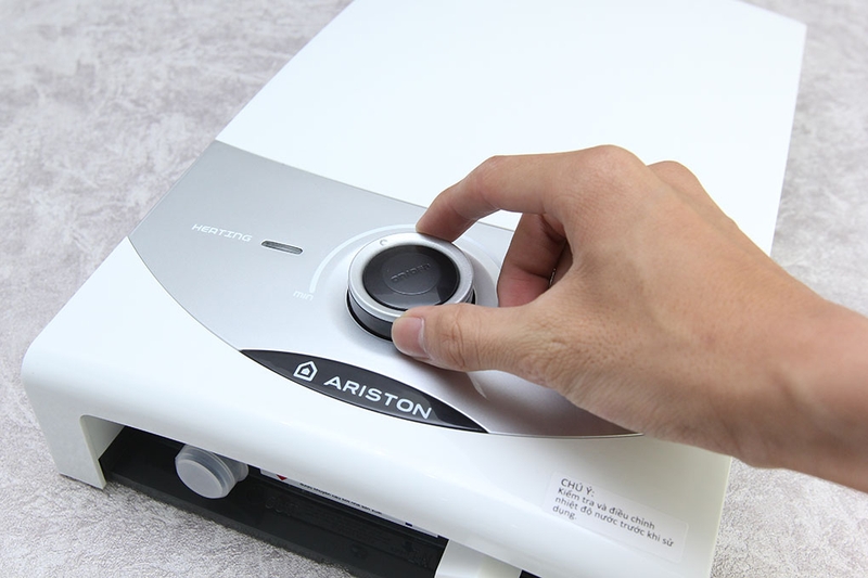 Cách sửa máy nước nóng Ariston 1