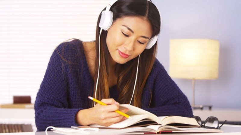 Cách tải nhạc trên NhacCuaTui về điện thoại và máy tính (hình 1)