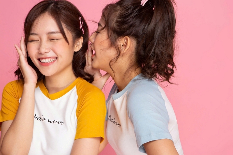 Cách tạo dáng chụp ảnh 2 người bạn thân ảnh 1