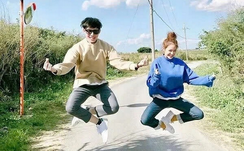 Cách tạo dáng chụp ảnh 2 người bạn thân ảnh 2