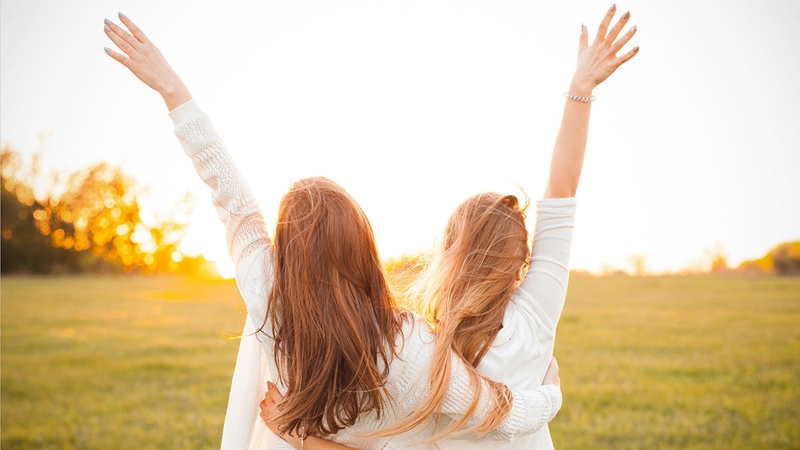 cách tạo dáng chụp ảnh 2 người bạn thân 4