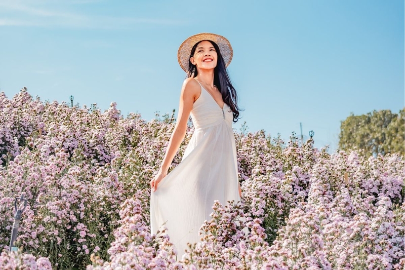 cách tạo dáng chụp ảnh ở vườn hoa