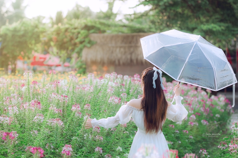 cách tạo dáng chụp ảnh ở vườn hoa