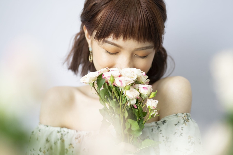 cách tạo dáng chụp ảnh ở vườn hoa